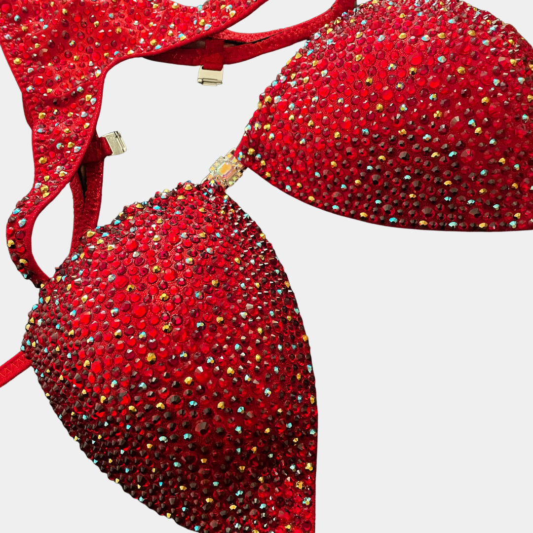 Red Gold Figure / WP (rental)